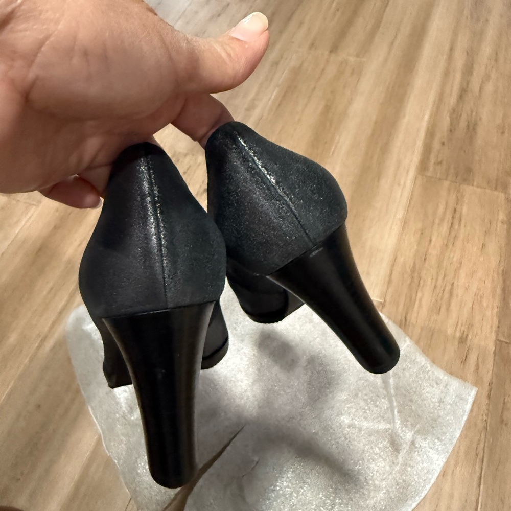 Andre Assous Elegant Pewter Black Gray Pointed Toe Heels - Picture 5 of 7